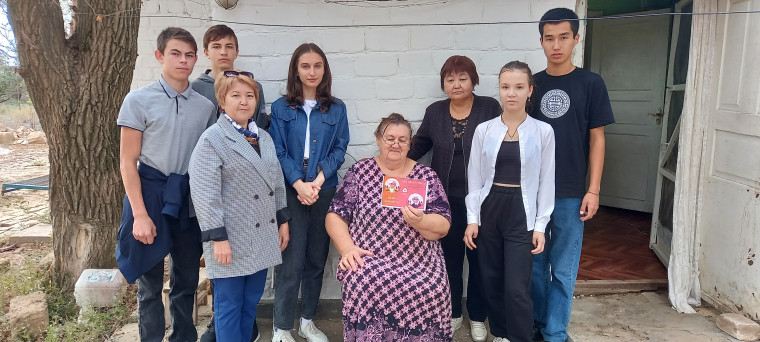 Поздравляем с днем пожилых людей ветеранов педтруда.
